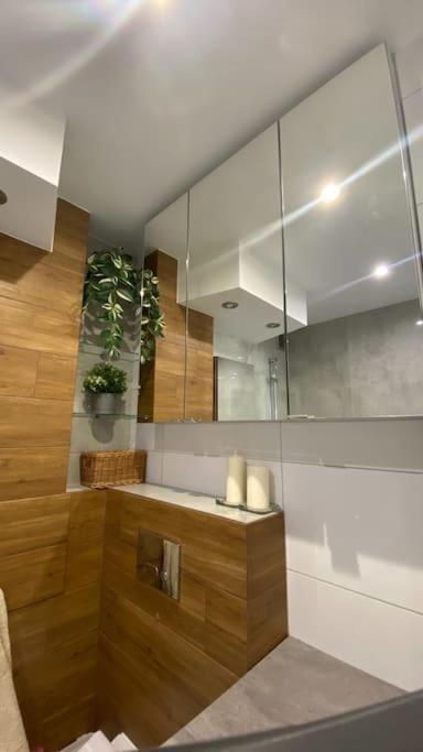 Apartament - U Alicji コニン エクステリア 写真